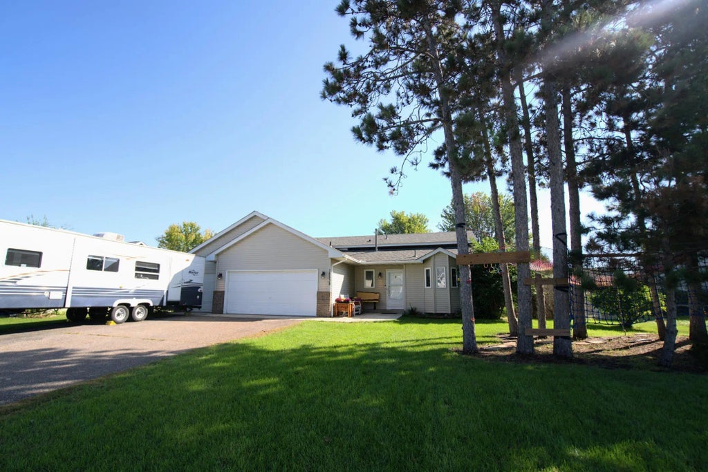 18539 Queen Street Nw, Elk River