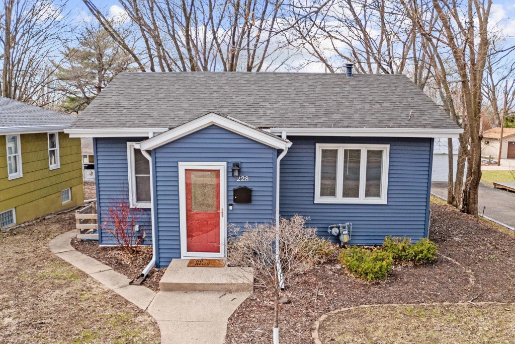 228 12th Avenue N, Hopkins