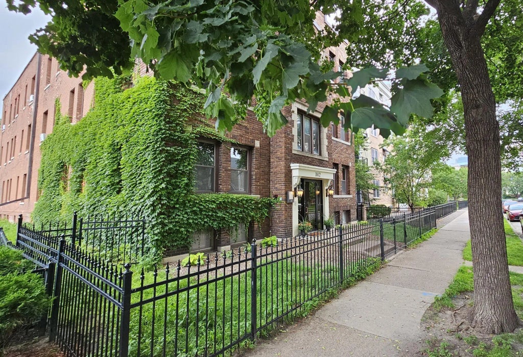 1812 Clinton Avenue 101, Minneapolis