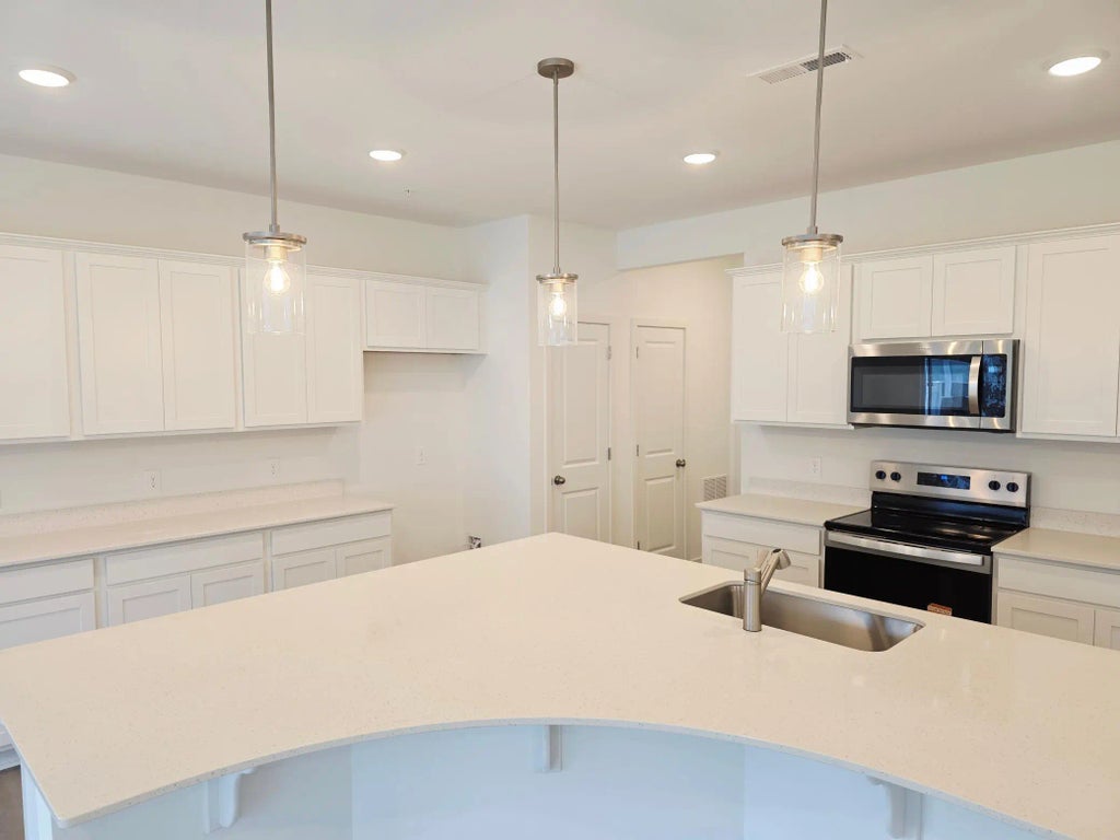 4722 Airlake Curve, Woodbury