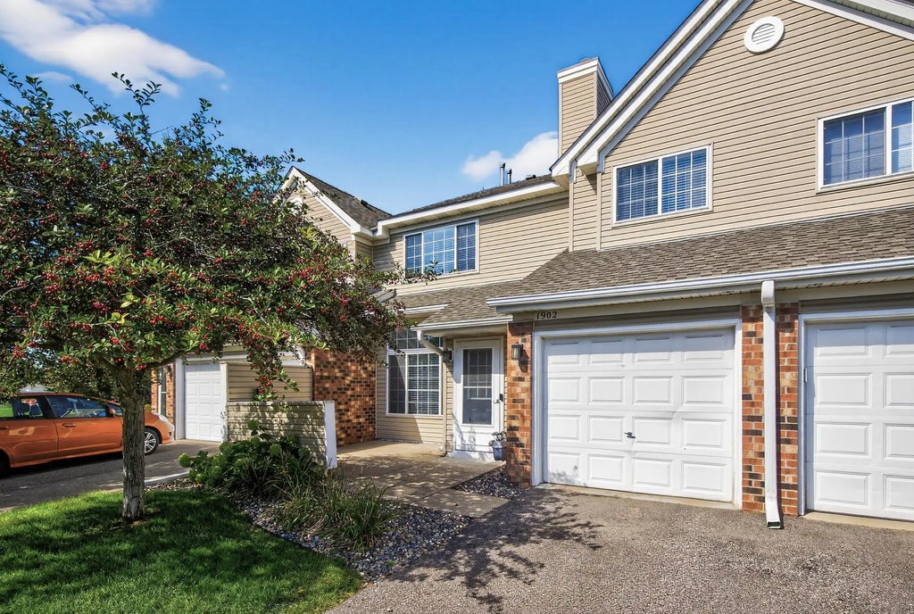 1902 Sapphire Point 110, Eagan