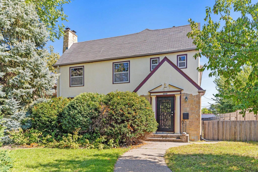 2925 Sunset Boulevard, Minneapolis
