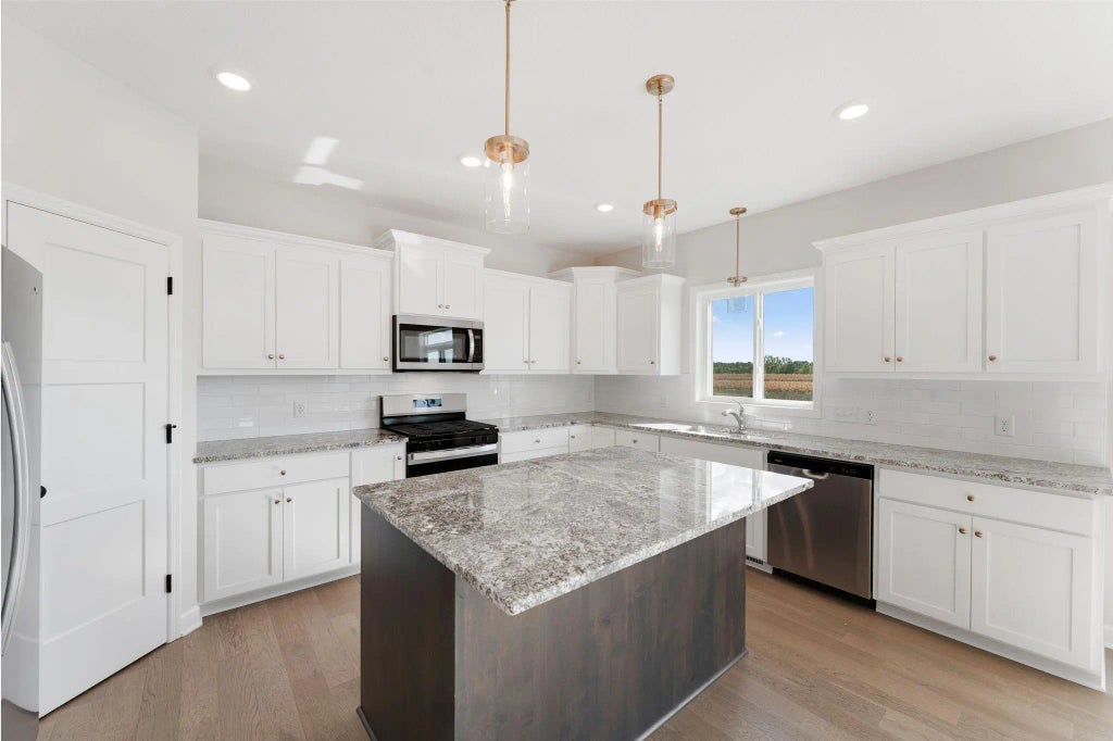 1292 Ardcurra Row, Rosemount