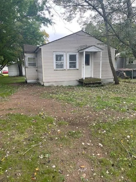 612 E Foster Avenue, Luck