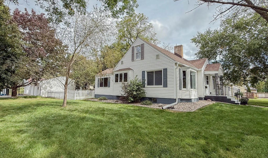 708 E Elm Avenue, Olivia