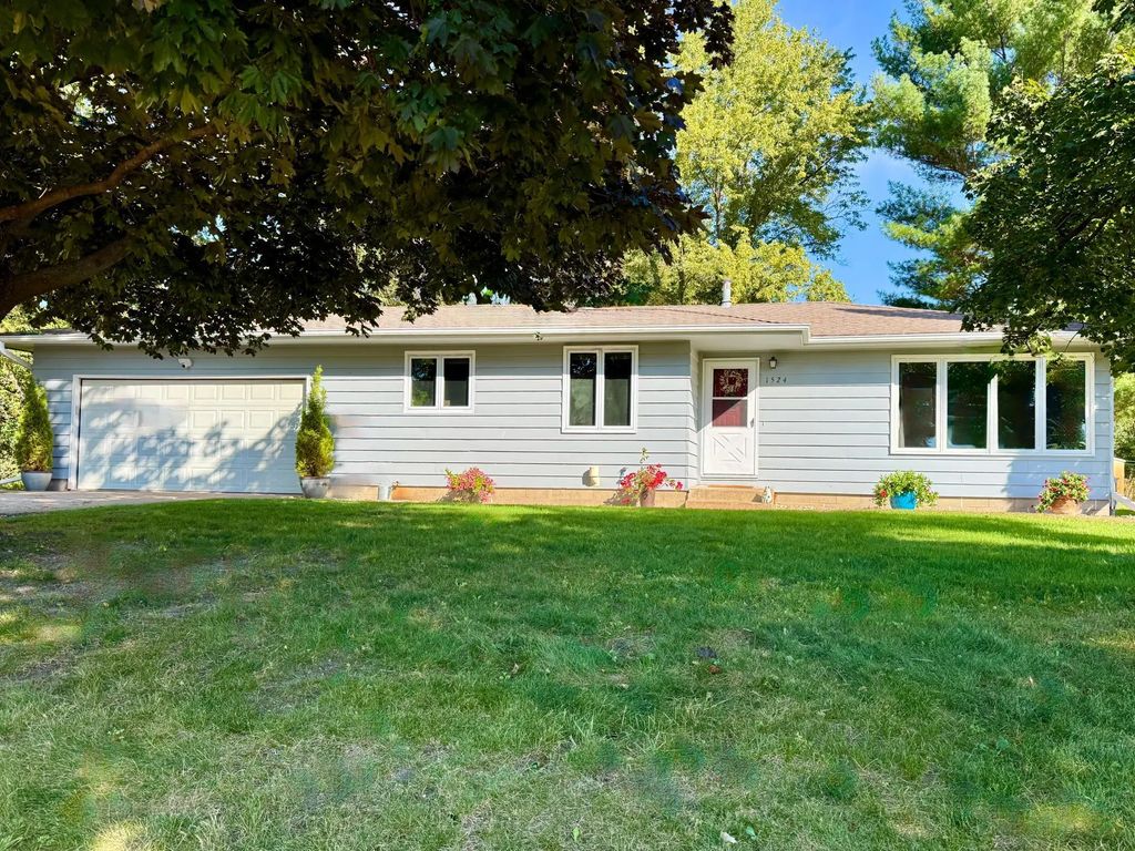 1524 Country Club Road, Albert Lea