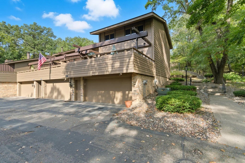 122 Birnamwood Drive, Burnsville