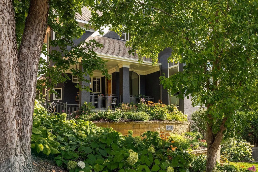 745 Rice Street E, Wayzata