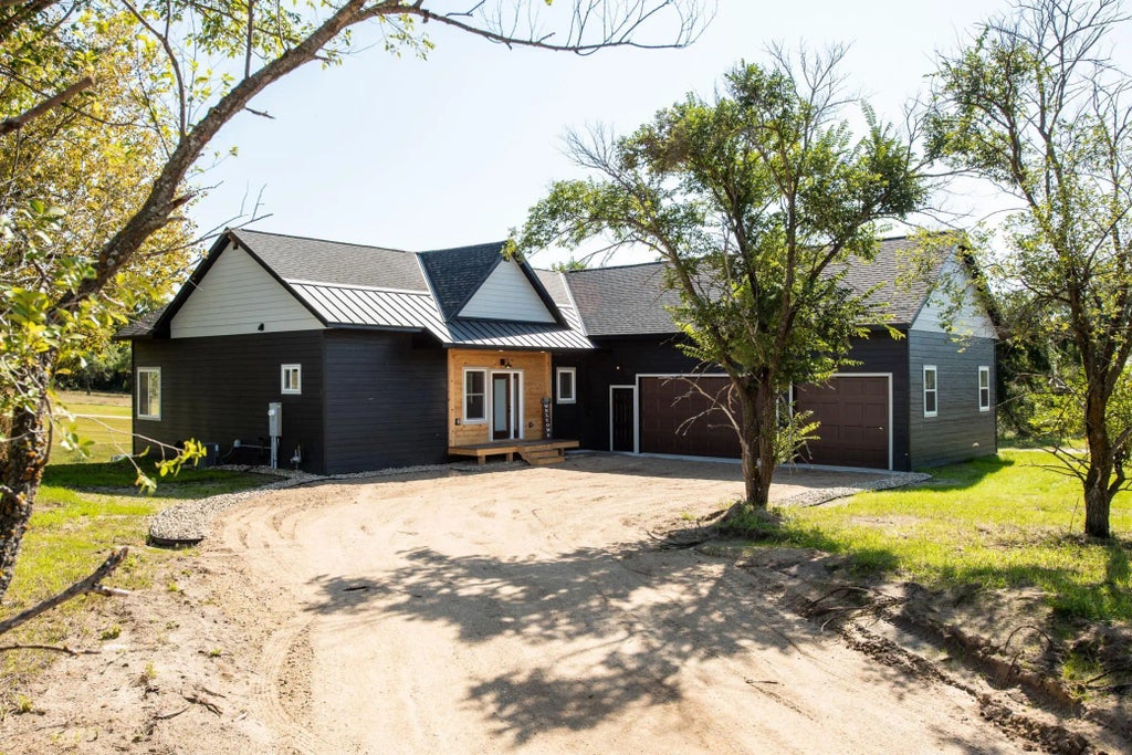 1001 Moore Street, Starbuck