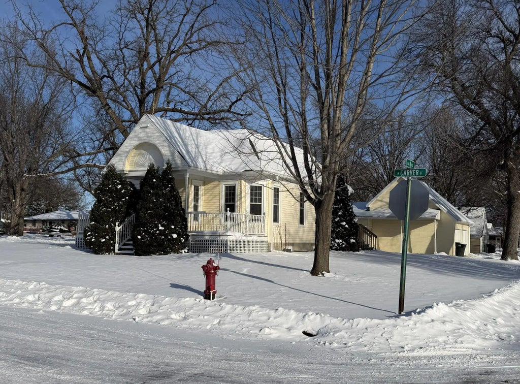 801 Carver Street N, Winthrop