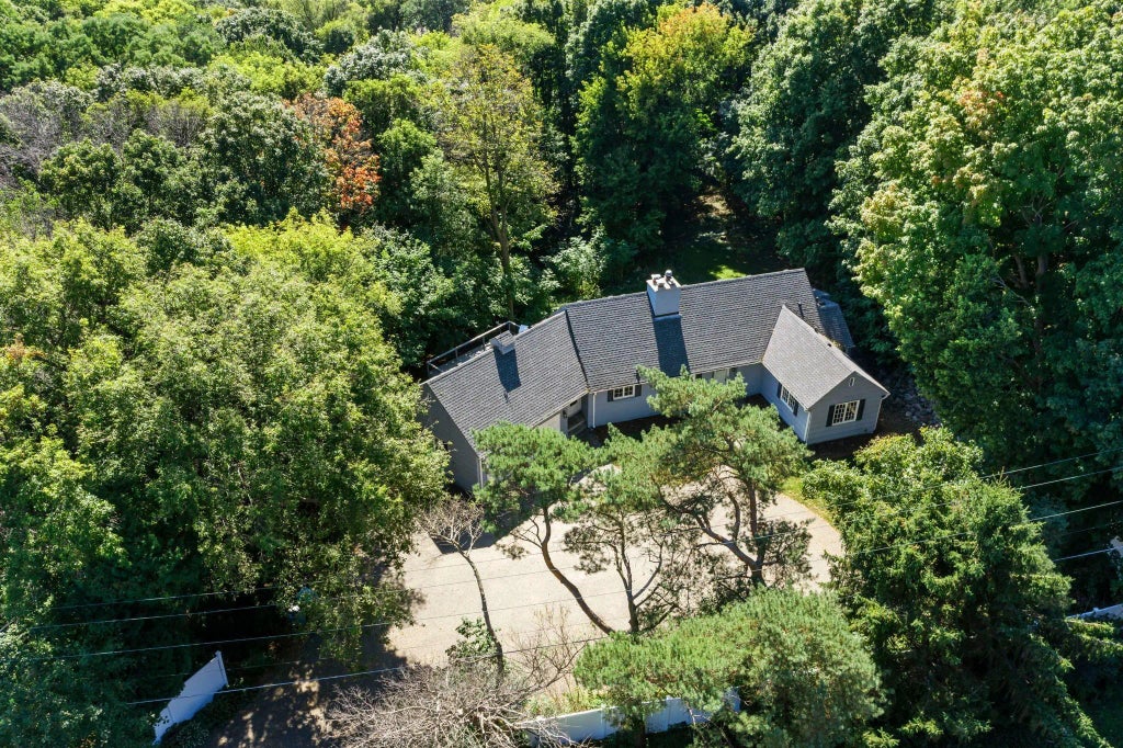 18505 Minnetonka Boulevard, Deephaven