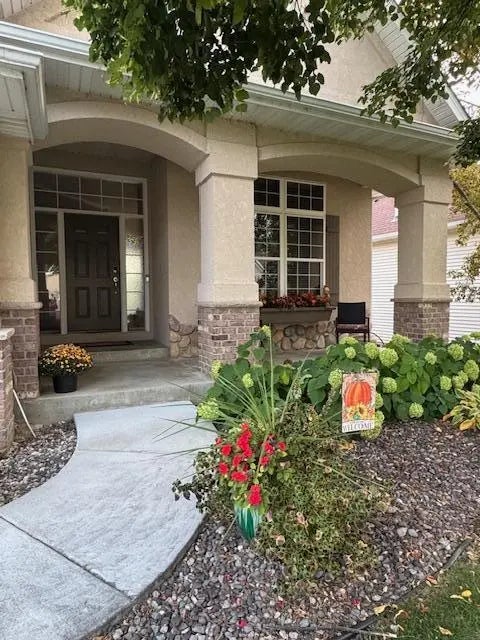 18771 Farmstead Circle, Eden Prairie