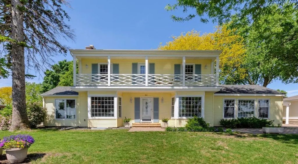 901 Clear Lake Drive, Waseca