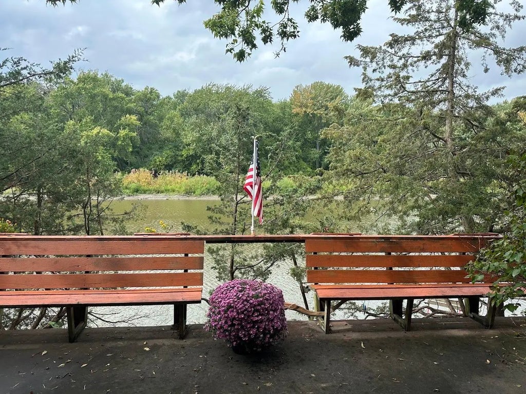 1523 Cedar Lane, Newport