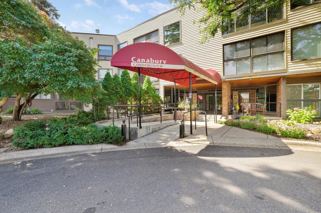 2485 Canabury Drive 212, Little Canada