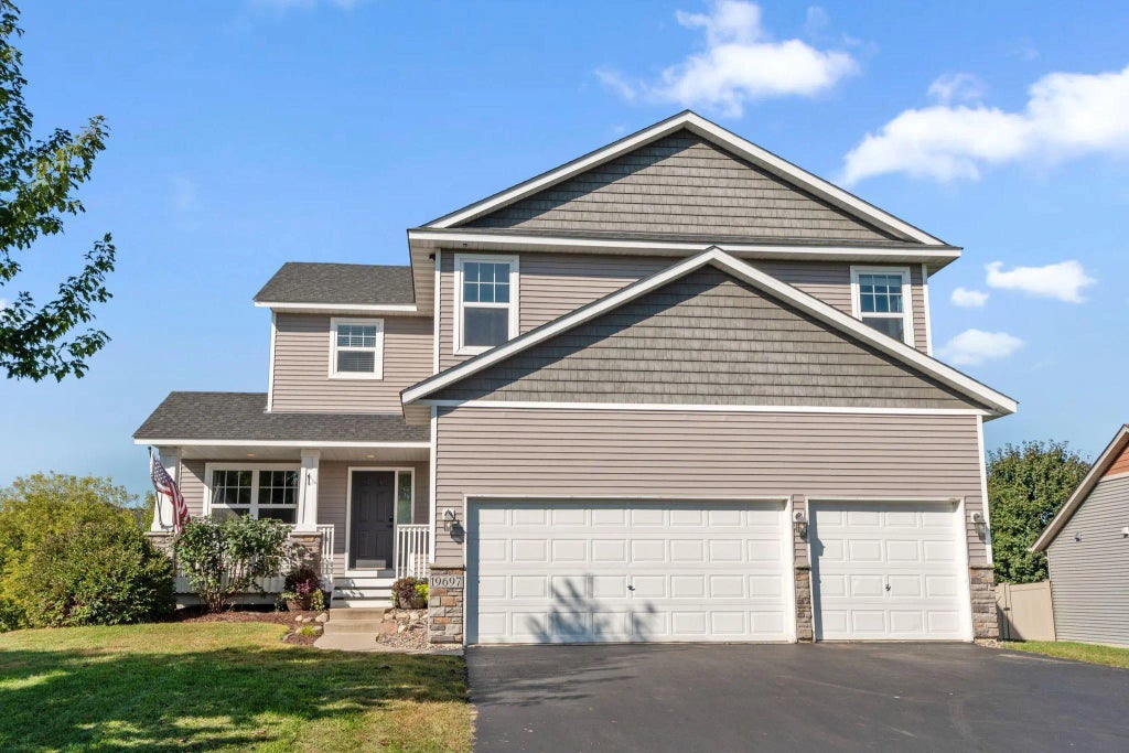 19697 Deerbrooke Path, Farmington