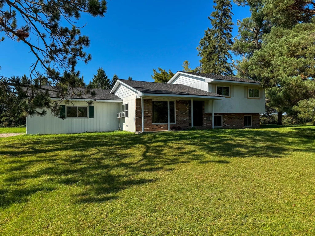 7663 Highway 29, Meadowlands Twp