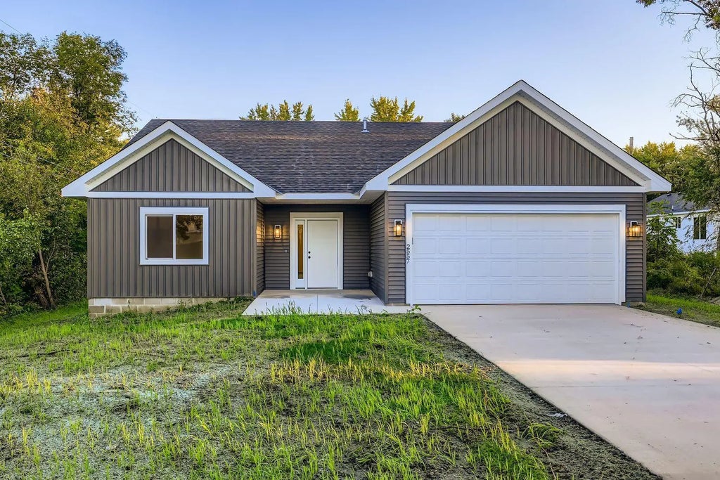 2557 County Rd I, Mounds View