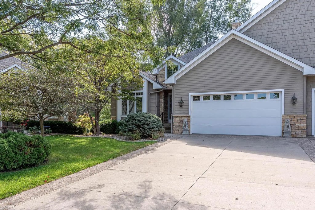 121 Viking Court, Mankato