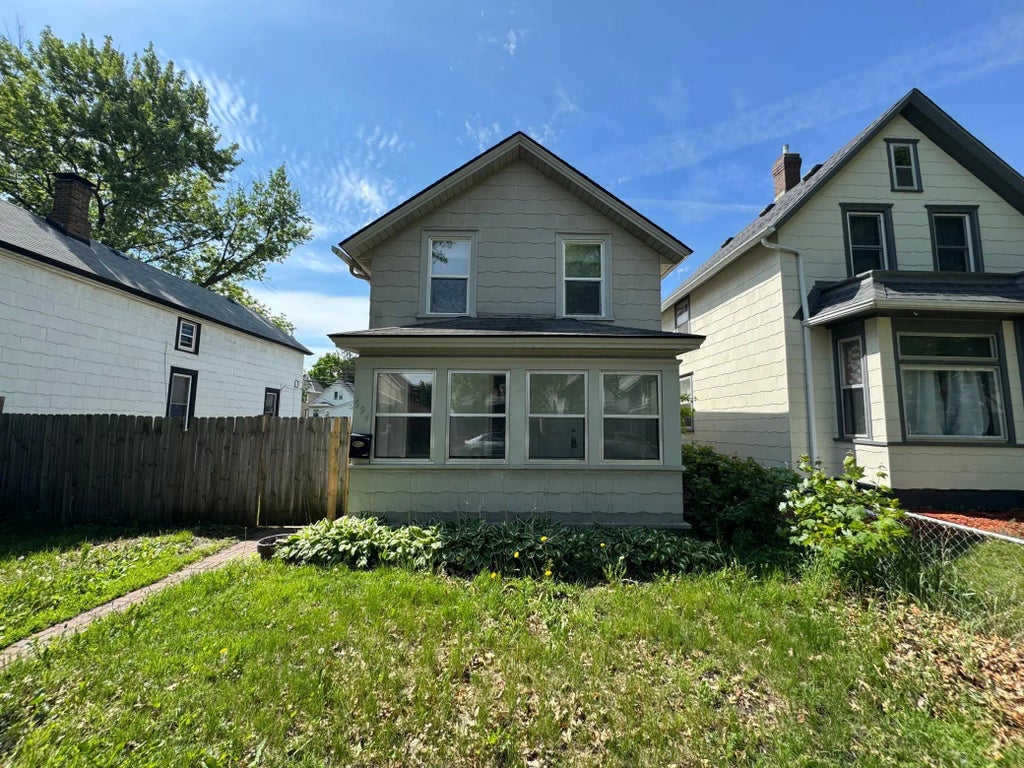 594 Charles Avenue, Saint Paul