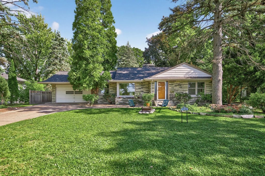 1544 Mississippi River Boulevard S, Saint Paul