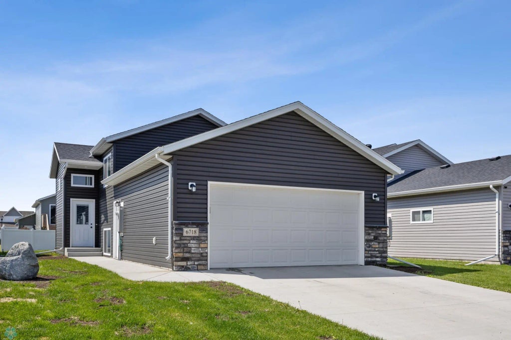 6718 69th Avenue S, Horace