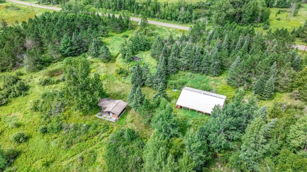 3990 County Line Road, Sturgeon Lake