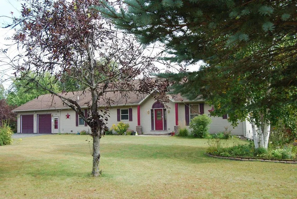 3065 River Road, Grand Rapids