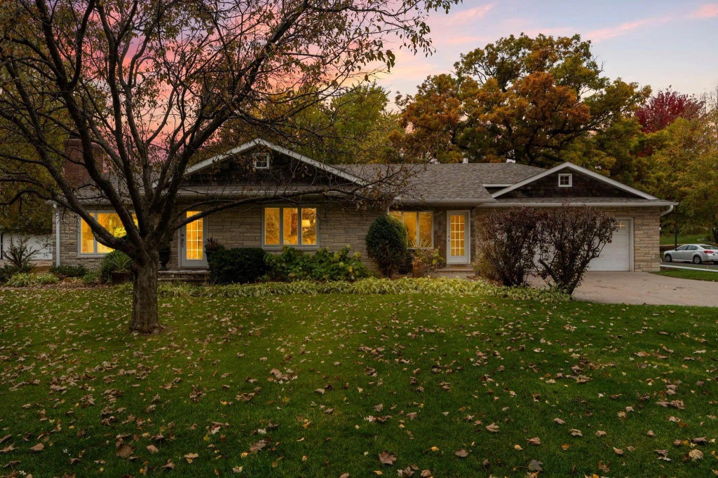 407 Turners Crossroad N, Golden Valley