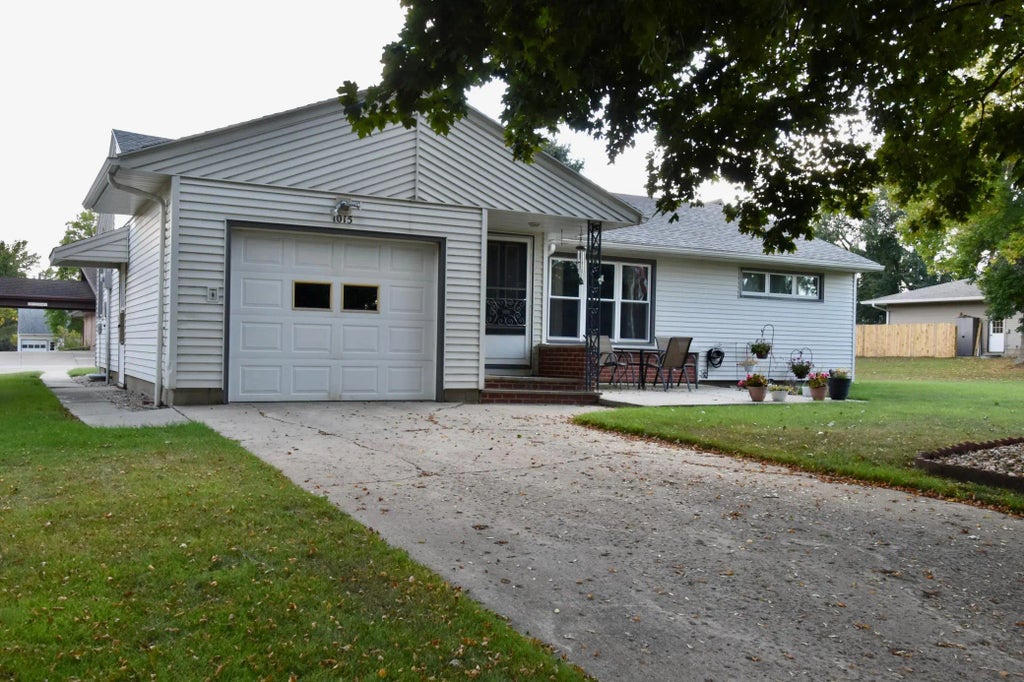 1015 5th Place, Sibley