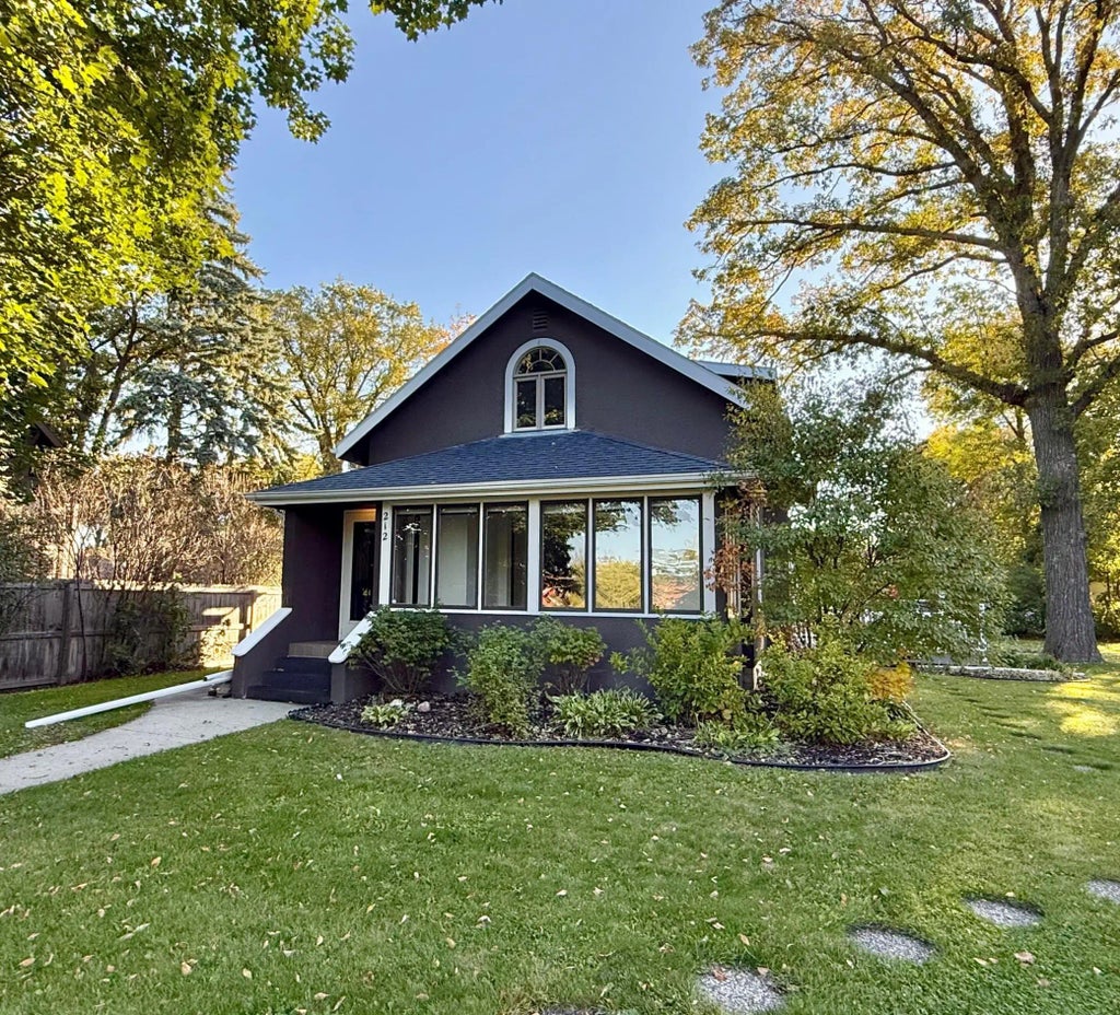 212 Saint Paul Avenue N, Thief River Falls