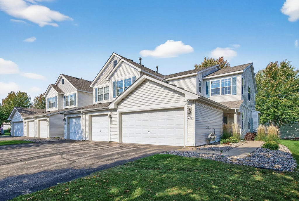 627 Providence Drive, Shakopee