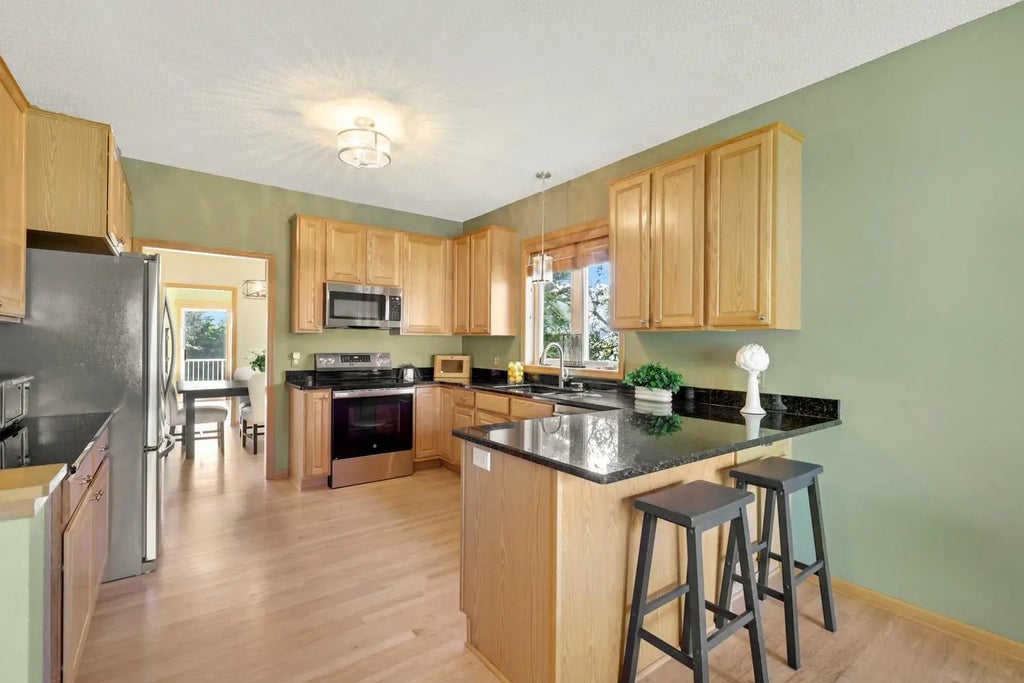 19163 Inndale Court, Lakeville