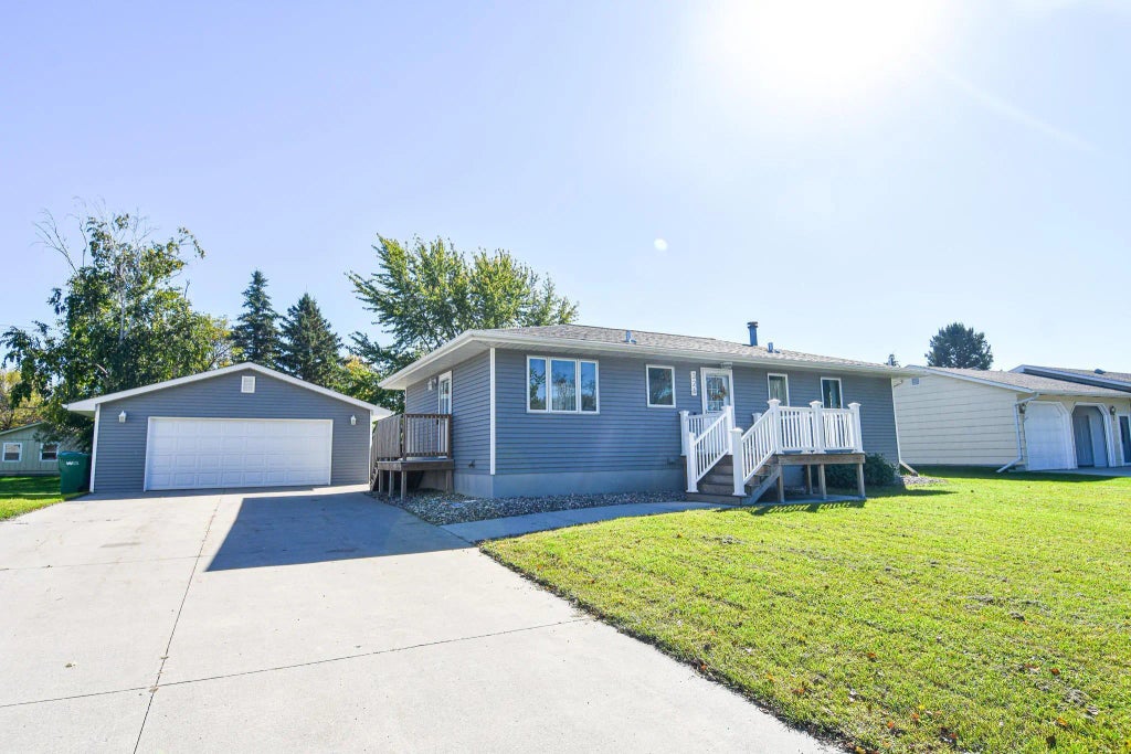 326 Crescent Avenue, Crookston