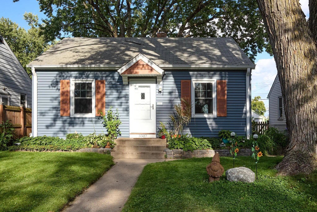 3507 2 1/2 Street Ne, Minneapolis