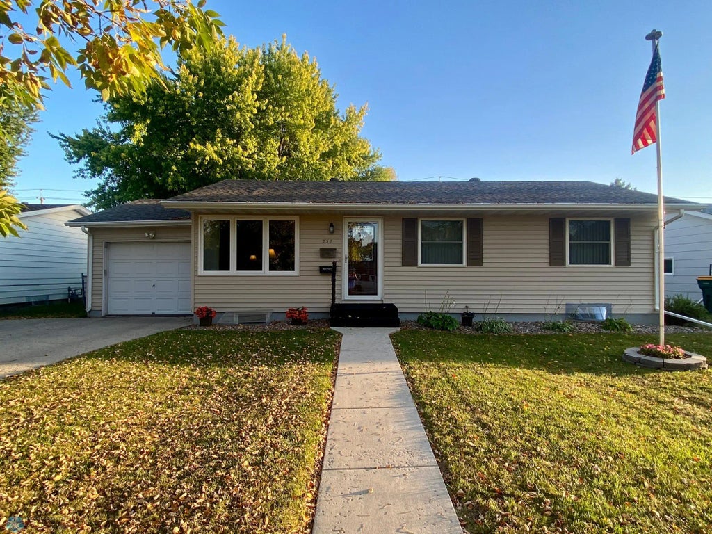 237 10th Avenue E, West Fargo