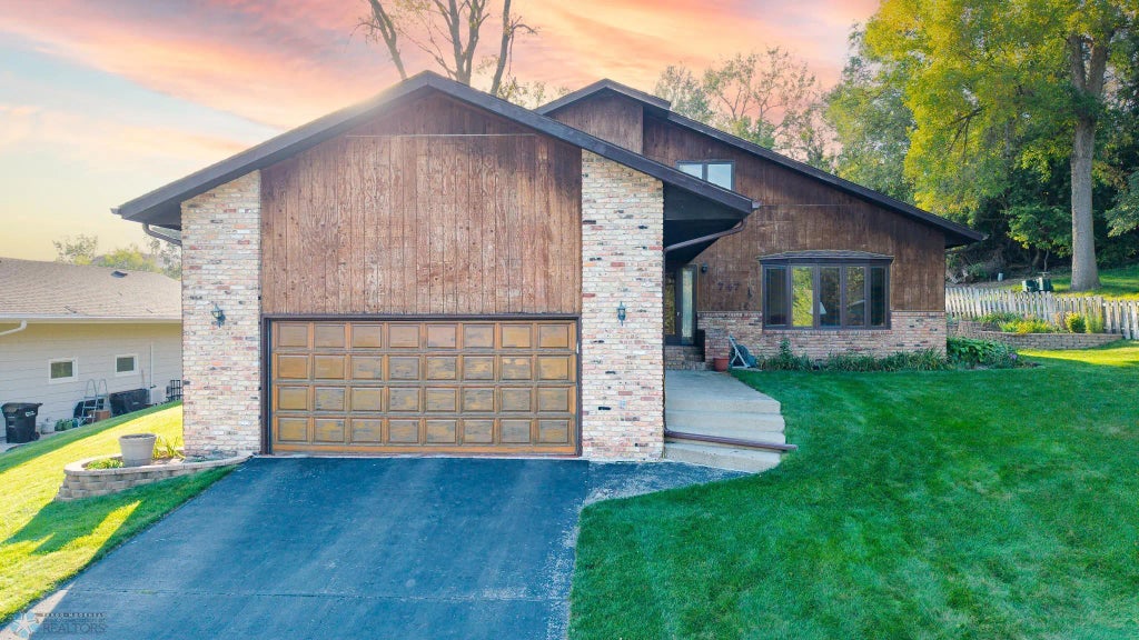 747 5th Avenue Nw, Valley City