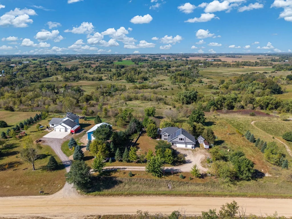 33381 743rd Avenue, South Haven