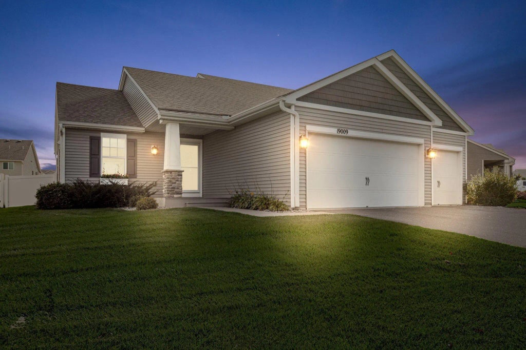 19009 Ivanhoe Drive Nw, Elk River