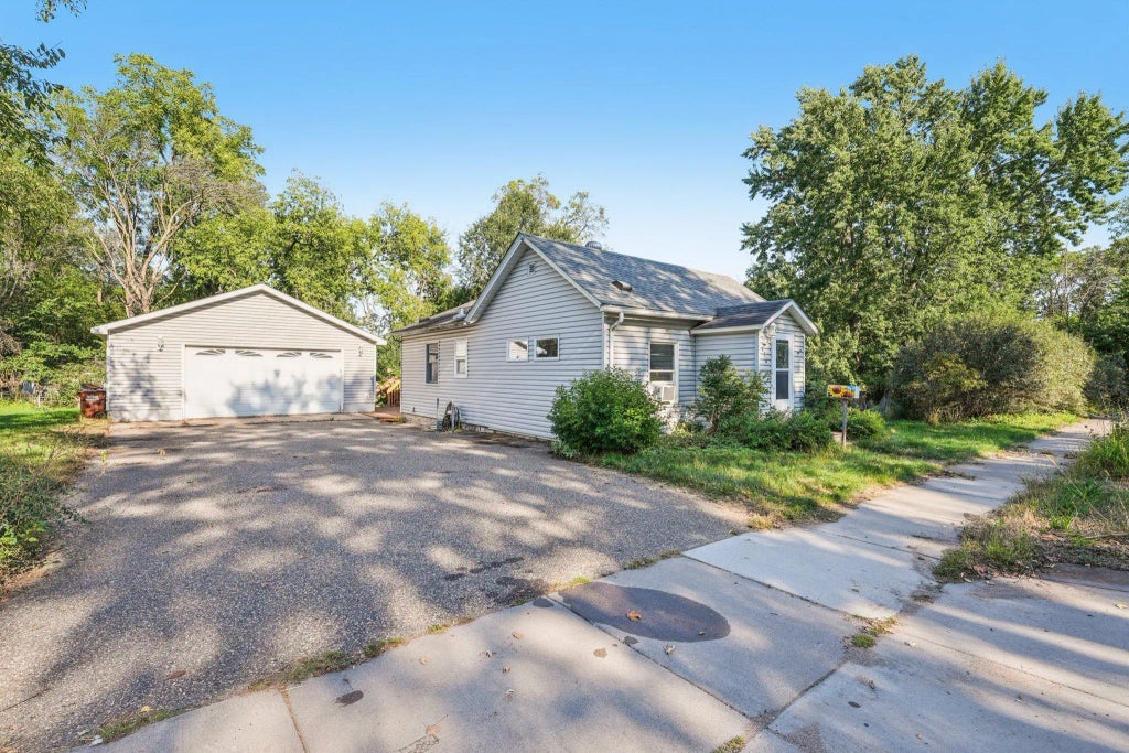 836 6th Street N, Bayport