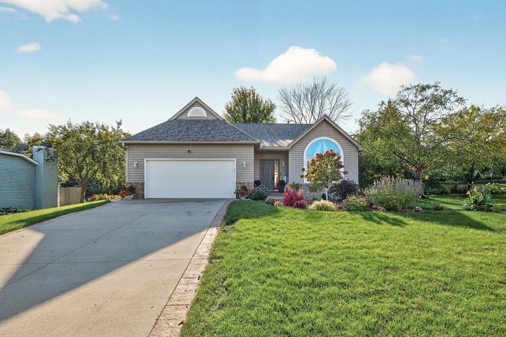 2084 Parkview Lane, Woodbury