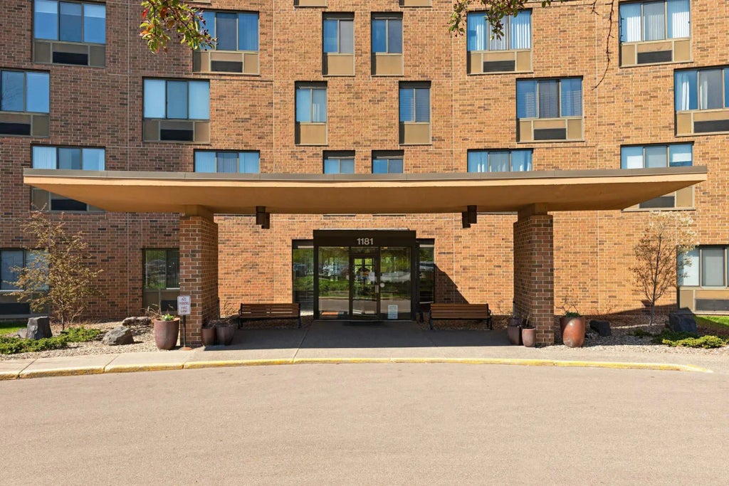 1181 Edgcumbe Road 413, Saint Paul