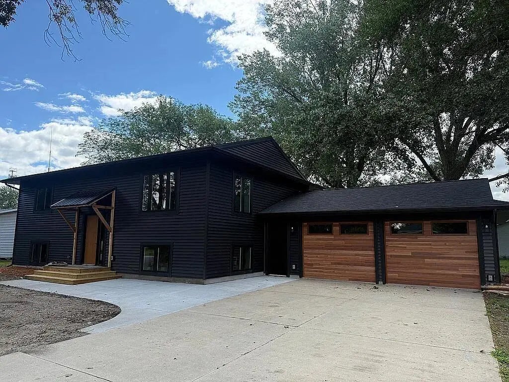 100 Edgewood Drive, Redwood Falls