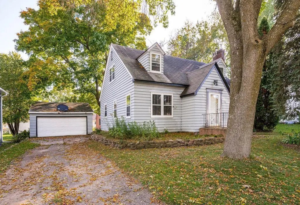 317 1st Street, Sandstone