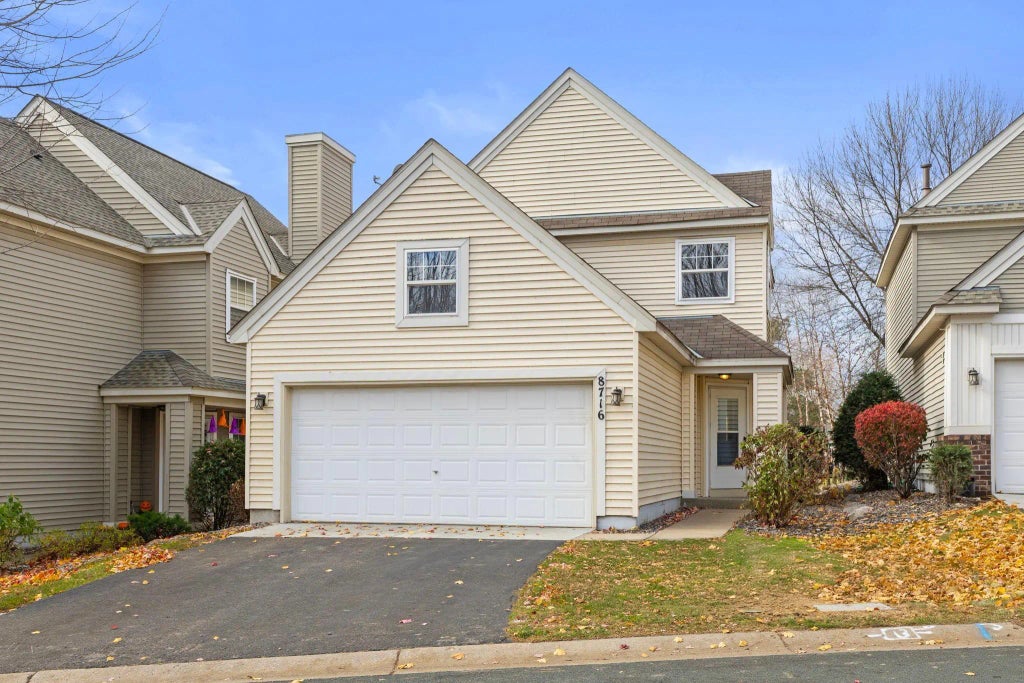 8716 N Bay Drive, Chanhassen