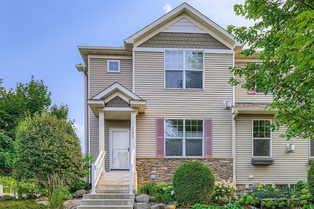 7780 Madelyn Creek Drive, Victoria