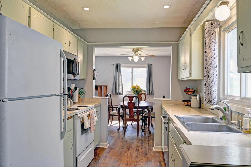 1327 67th Lane N, Brooklyn Center