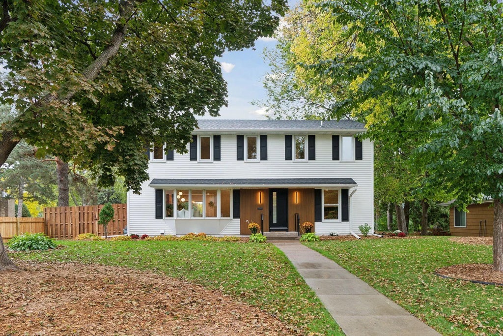 101 Oakwood Road, Hopkins