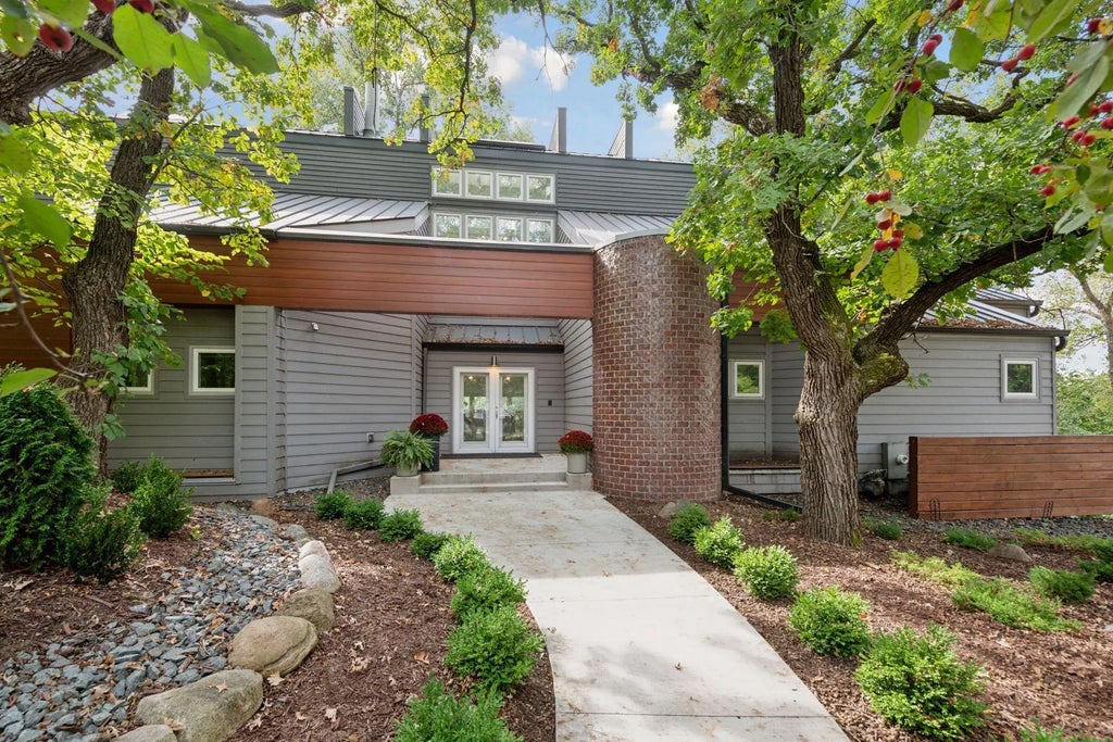 7000 Edgebrook Place, Eden Prairie