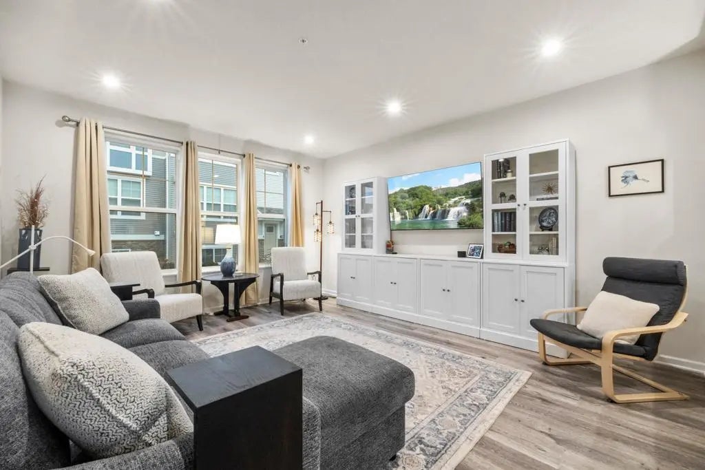 775 Roselyn Drive, Victoria